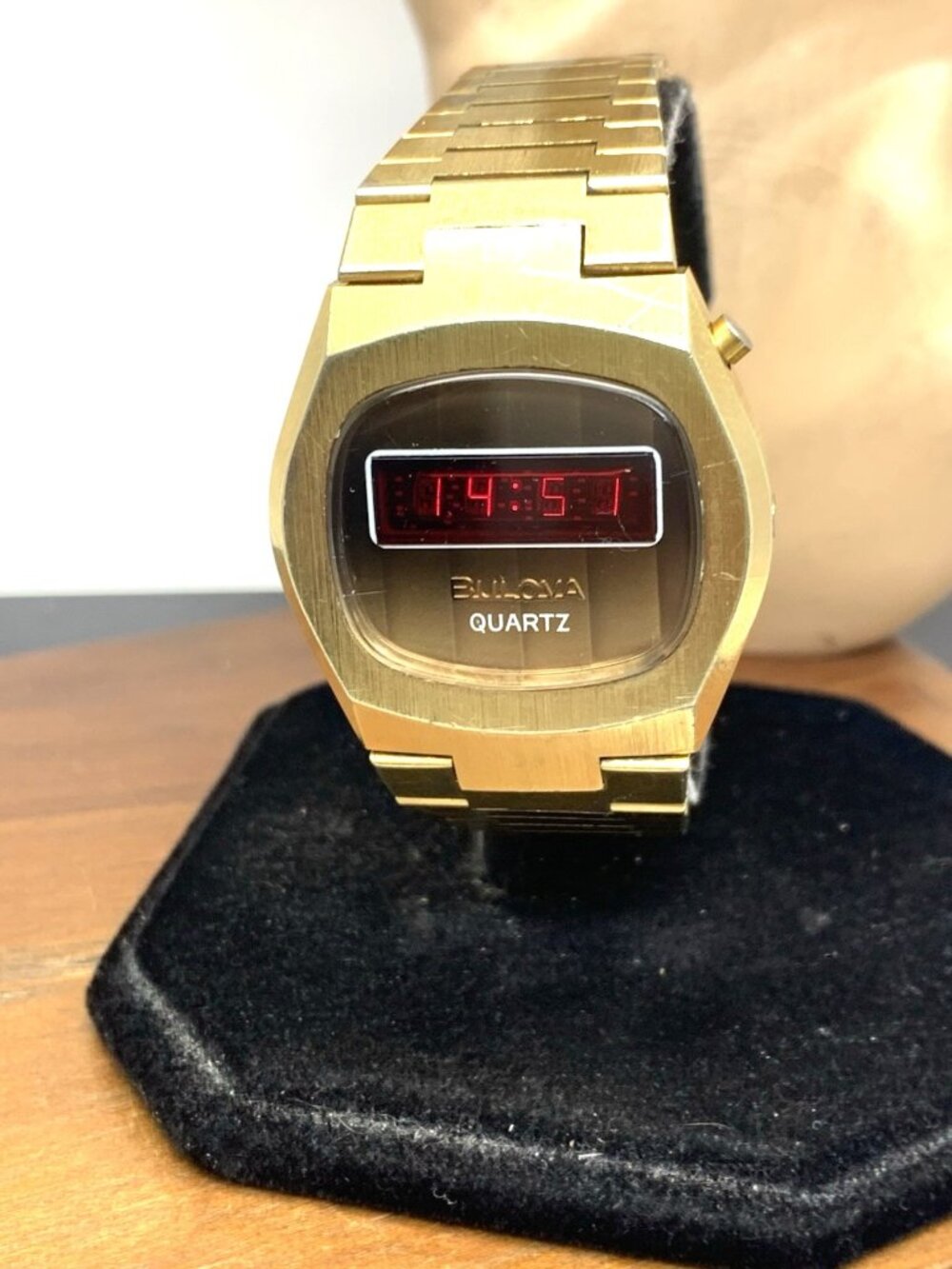 Bulova Men's Watch Vintage 1970's N6 Quartz Red LED Gold Stainless Steel 36mm